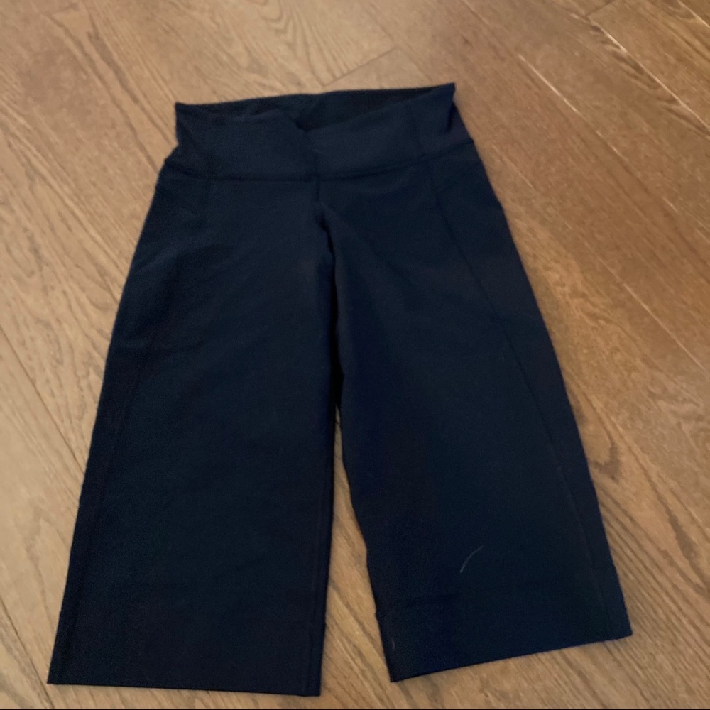 Lululemon clamdiggers